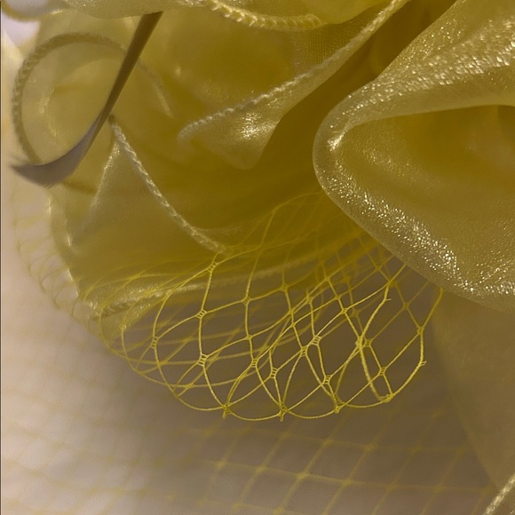 Elegant Yellow Women\'s Fascinator.